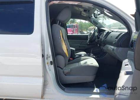 2015 Toyota Tacoma Base V6/Trd Pro z USA, uszkodzony, nr VIN 5TFLU4EN2FX110786